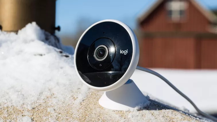 Camera hỗ trợ Siri tốt nhất - Indoor-outdoor Logitech Circle 2