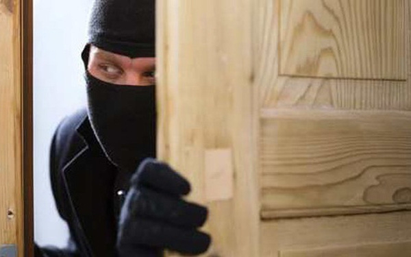 Ứng phó trộm đột nhập với khóa cửa thông minh giá rẻ